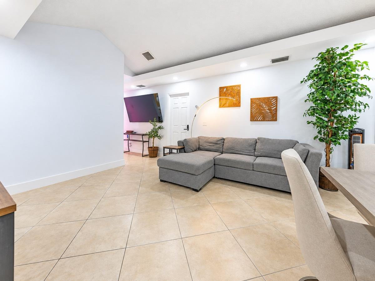 Dania Beach living room before renovation