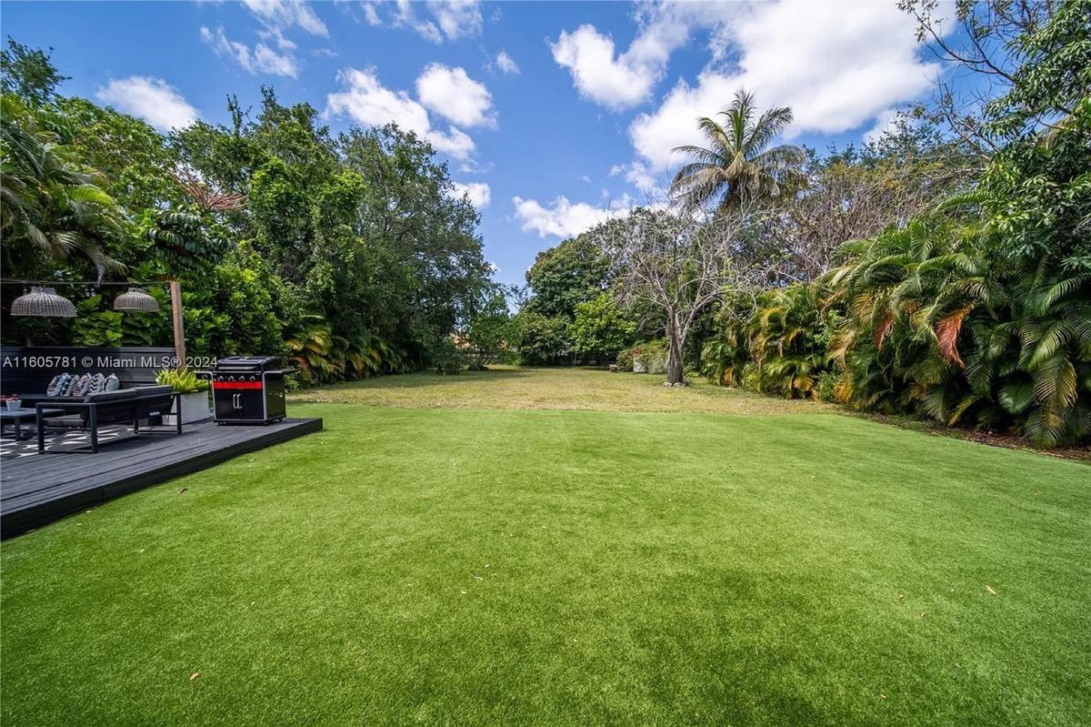 North Miami backyard before renovation