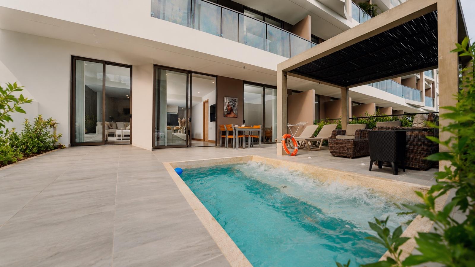Private plunge-pool terrace in Colombia